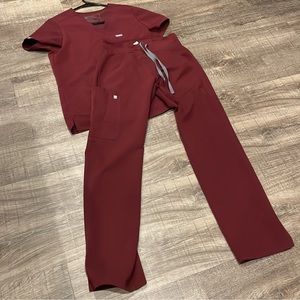 Like new maroon Figs scrub bottoms